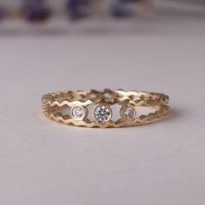 Strata Three Stone Ring - Diamond - Sample